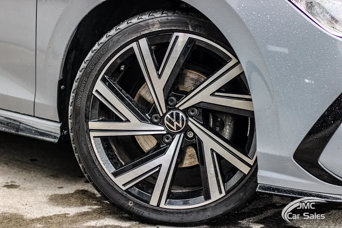 2024 VOLKSWAGEN GOLF R-LINE - Image 4