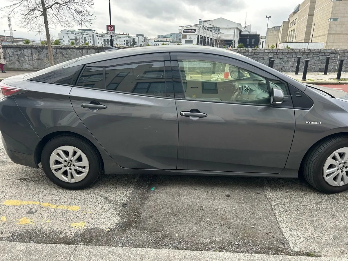 Toyota Prius - Image 4