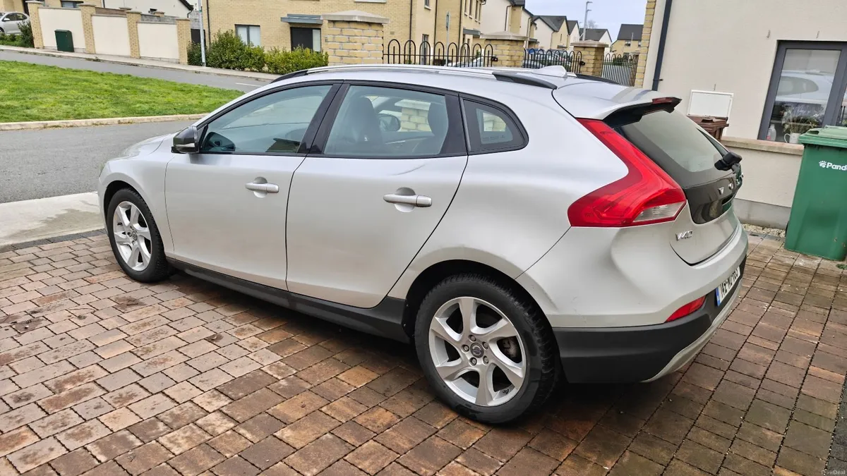 Volvo V40 CROSS COUNTRY LUX 5 - Image 4