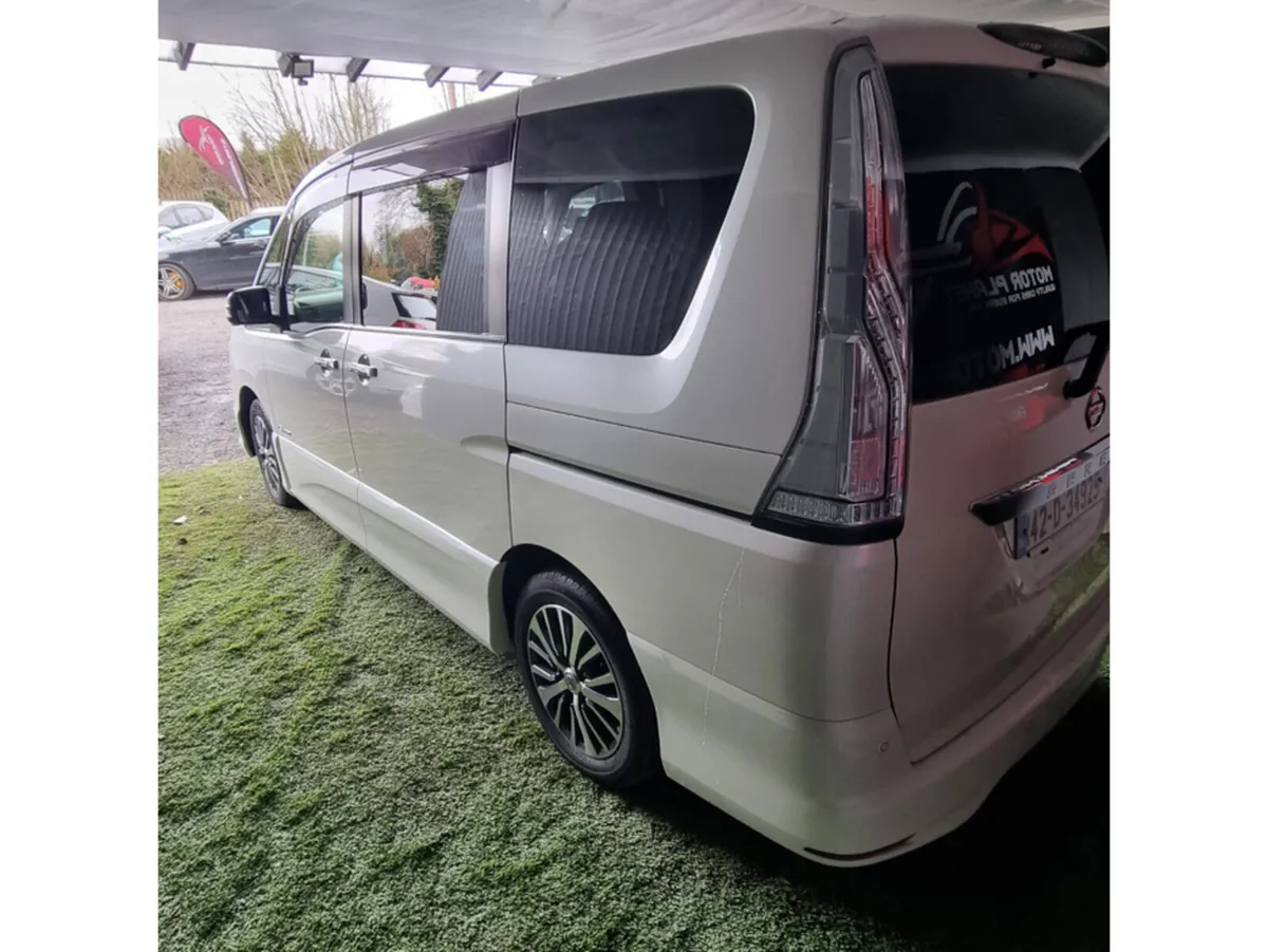 Nissan Serena 2.0 - Image 4