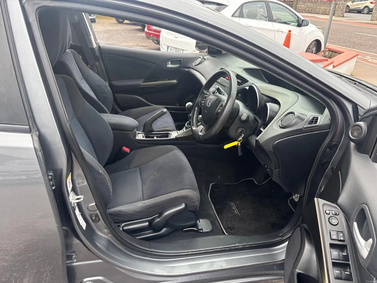 Honda Civic 2012  PETROL  NEW  MODEL - Image 4