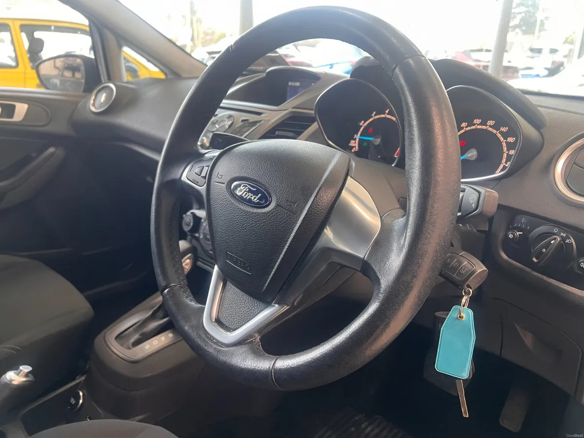 AUTOMATIC Only 31,000 Kms One Owner Full Service H - Image 4