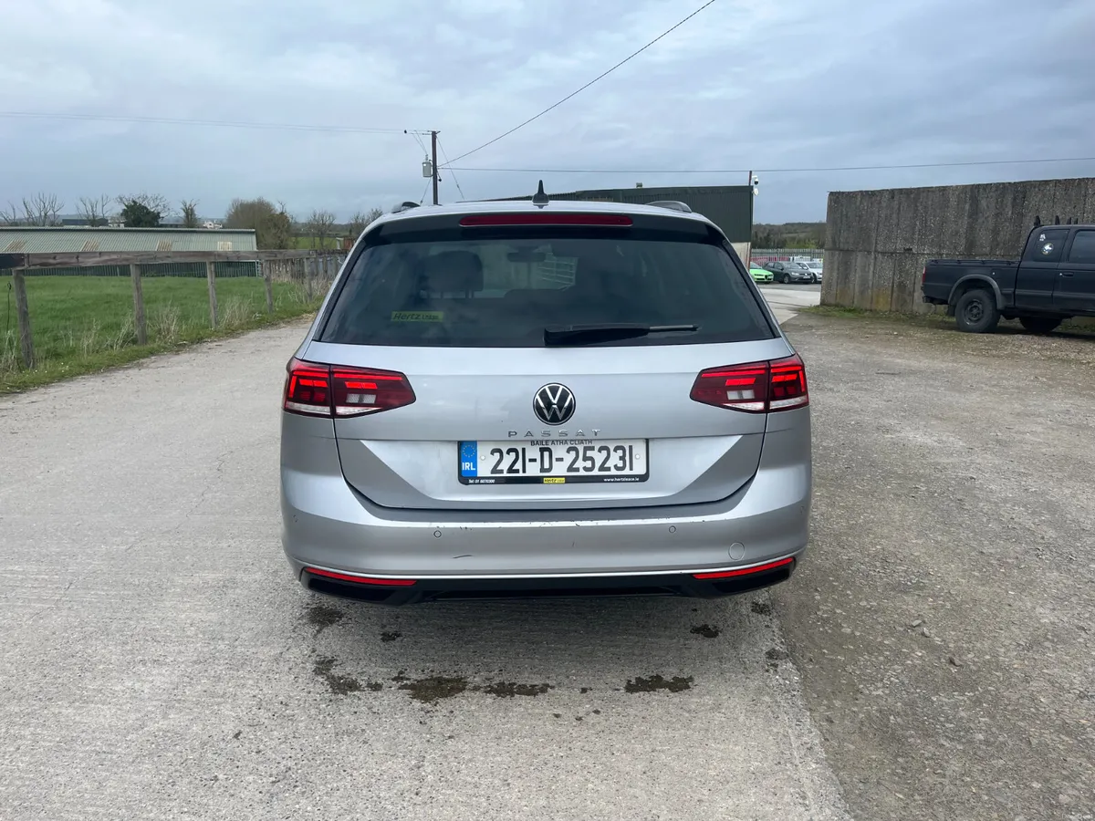 Volkswagen Passat 2022 - Image 6