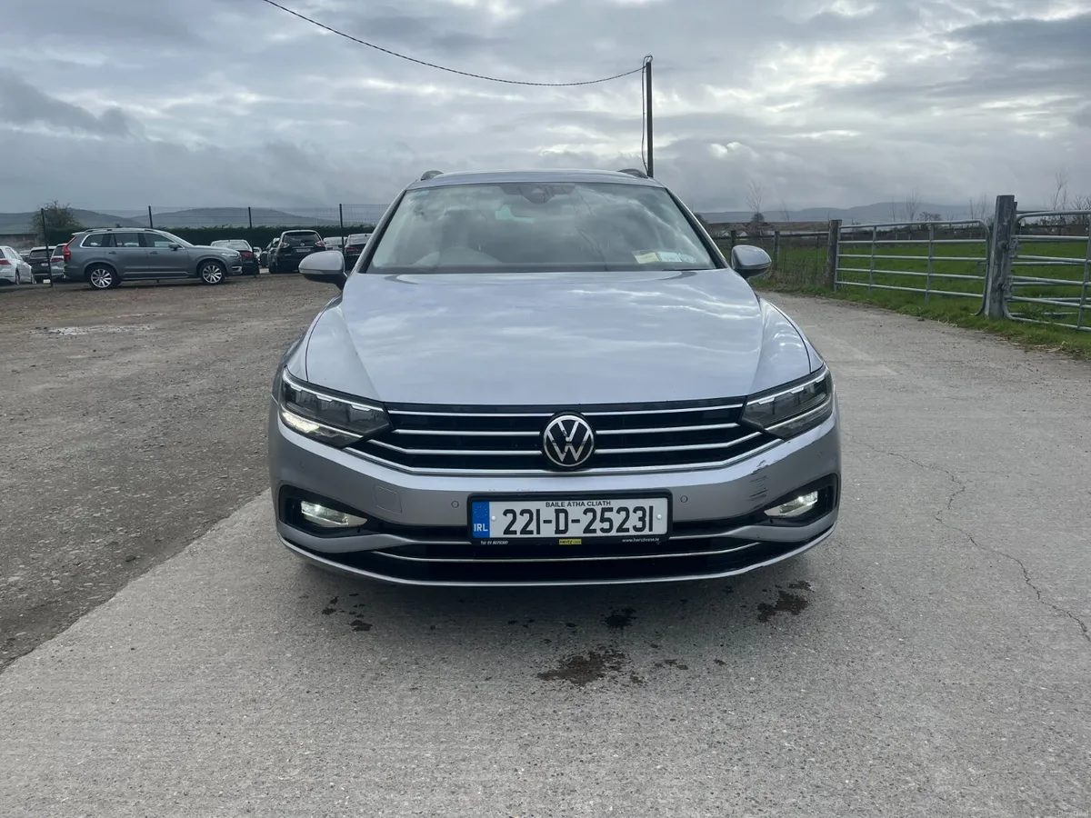 Volkswagen Passat 2022 - Image 2
