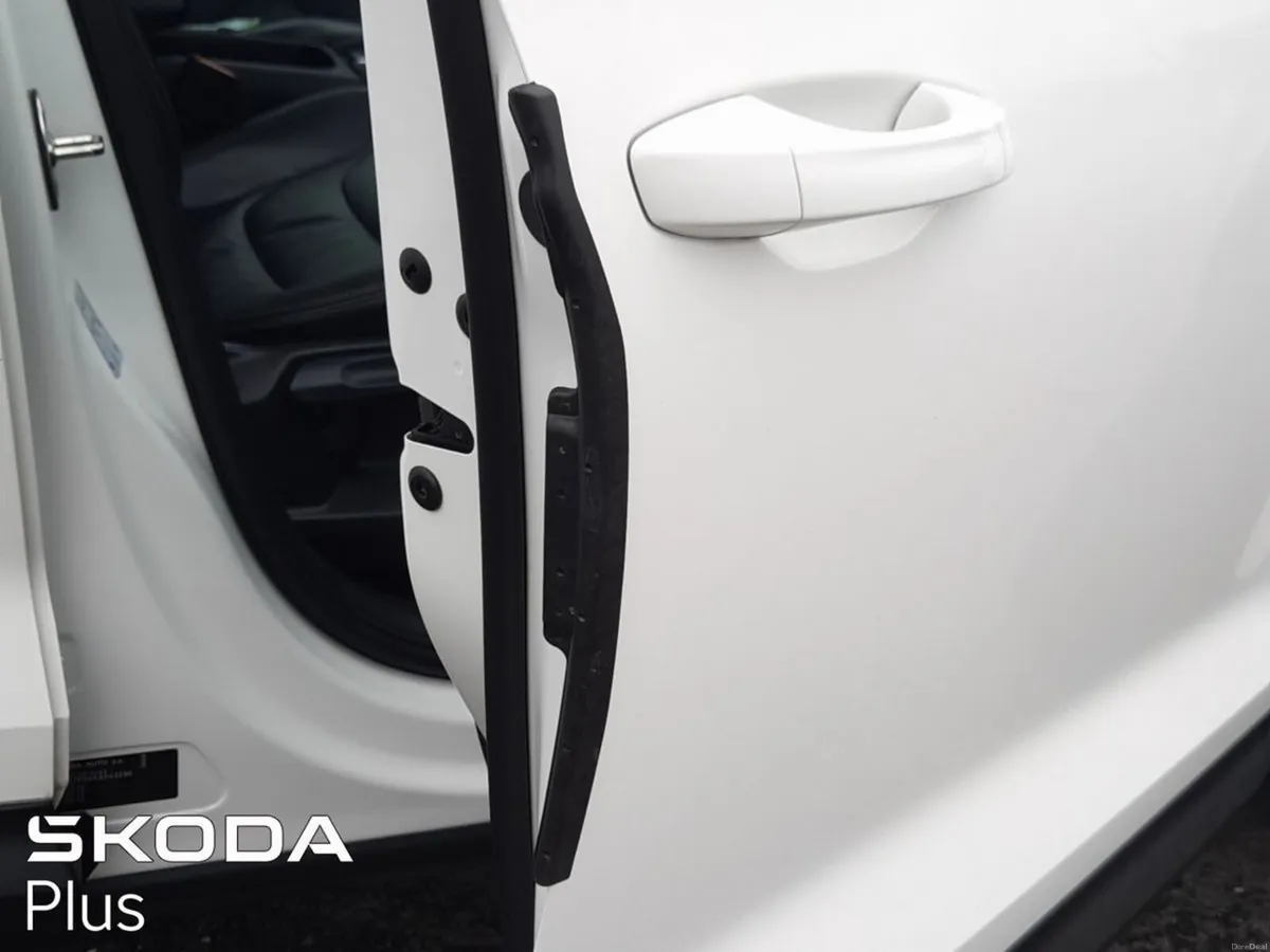 Skoda Kodiaq **PETROL**AUTO**LEATHER**AMBITION**7 - Image 3