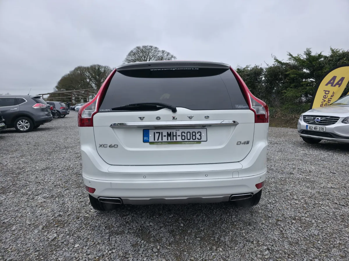 2017 Volvo XC60 - Image 4