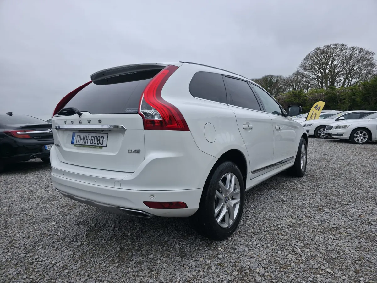 2017 Volvo XC60 - Image 5