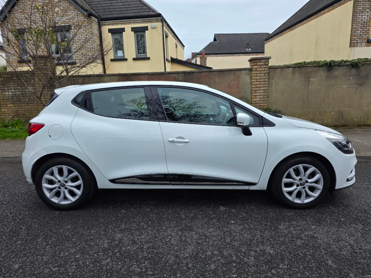 Renault Clio IV Dynamique NAV TCE 90 M 4DR - Image 2
