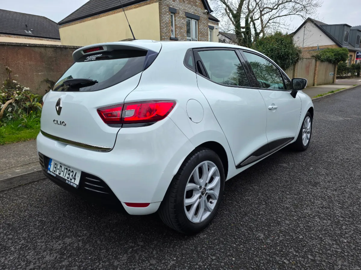Renault Clio IV Dynamique NAV TCE 90 M 4DR - Image 3