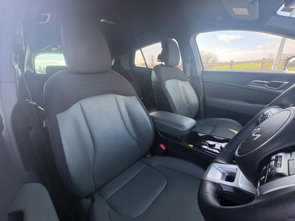 Kia Sportage Phev Anniversary 5DR, **warranty till - Image 3
