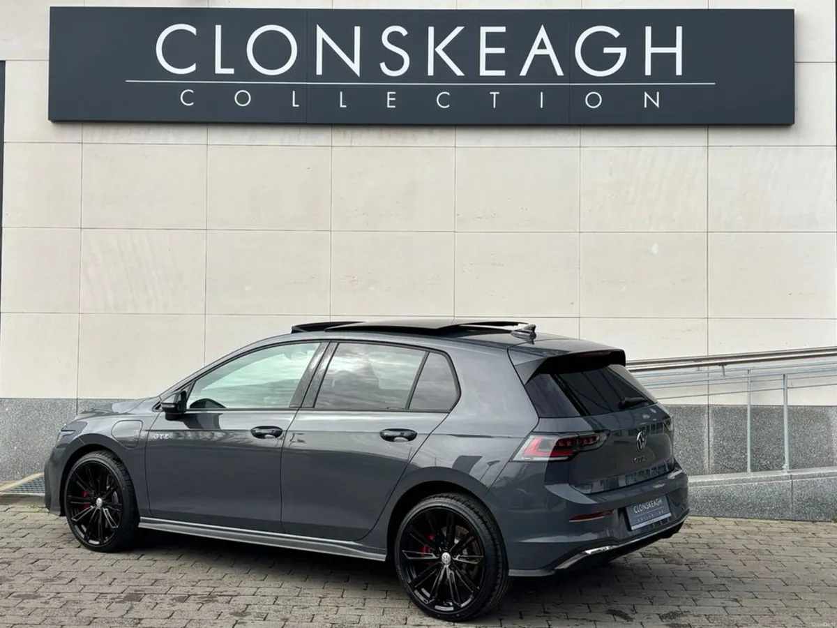 Volkswagen Golf GTE DSG PAN ROOF, NEW MODEL - Image 4