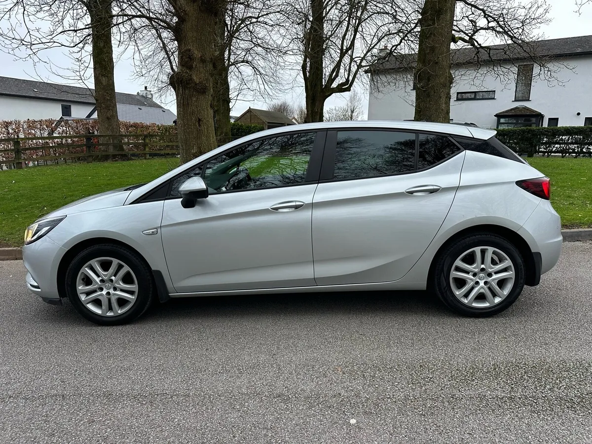 19 Opel Astra 1L Petrol - Image 2