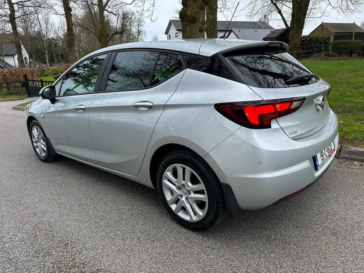 19 Opel Astra 1L Petrol - Image 3