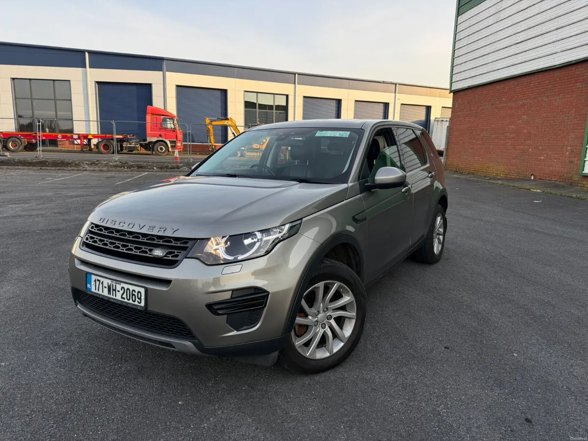 2017 Land Rover Discovery Sport 7 Seater 2.0d - Image 2