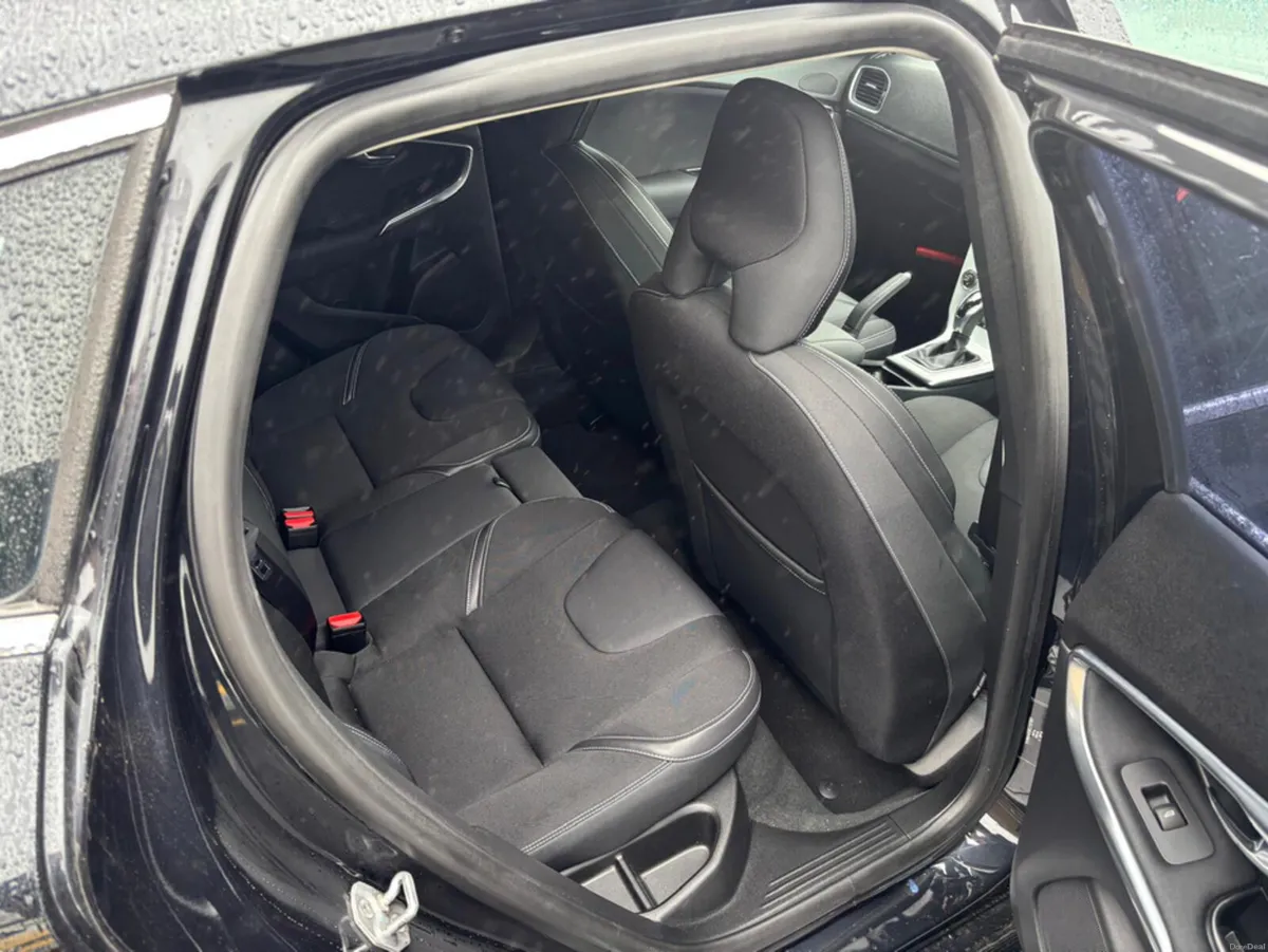 Volvo V40 Volvo V40 1.6 petrol, auto, fully loaded - Image 5