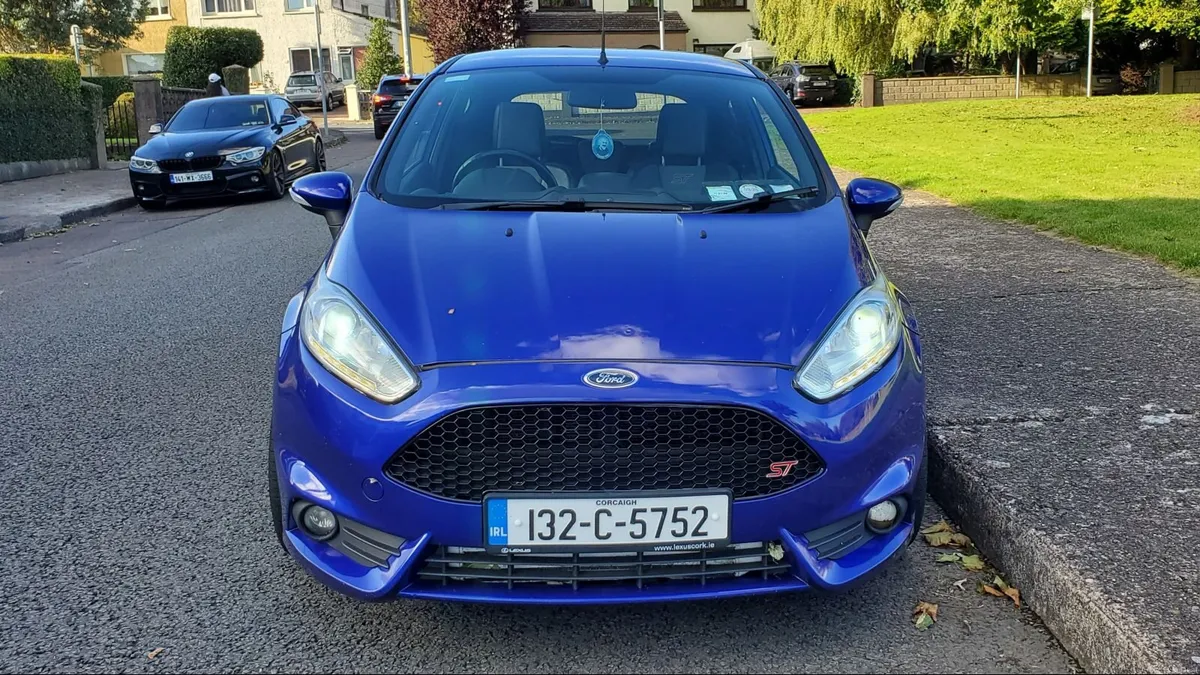 Ford Fiesta 2013 - Image 2