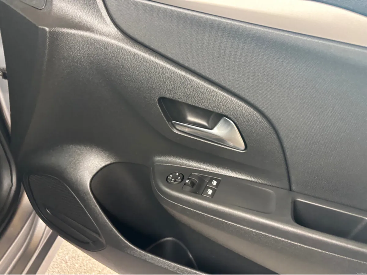 Opel Corsa MY21-S-1.2 75PS-PET-5SP 4DR - Image 3