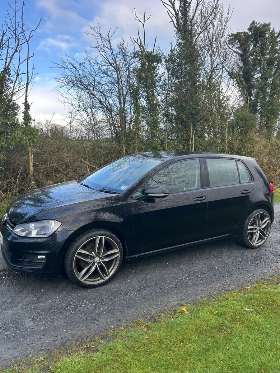 2015 Volkswagen Golf - Image 1