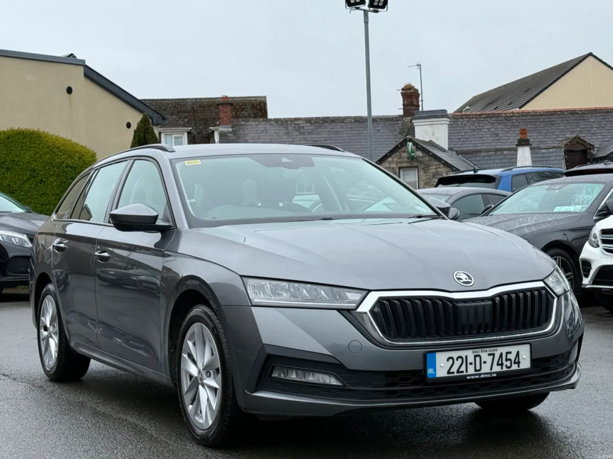 Skoda Octavia COMBI AMBITION 2.0TDI *IRISH CAR* - Image 3