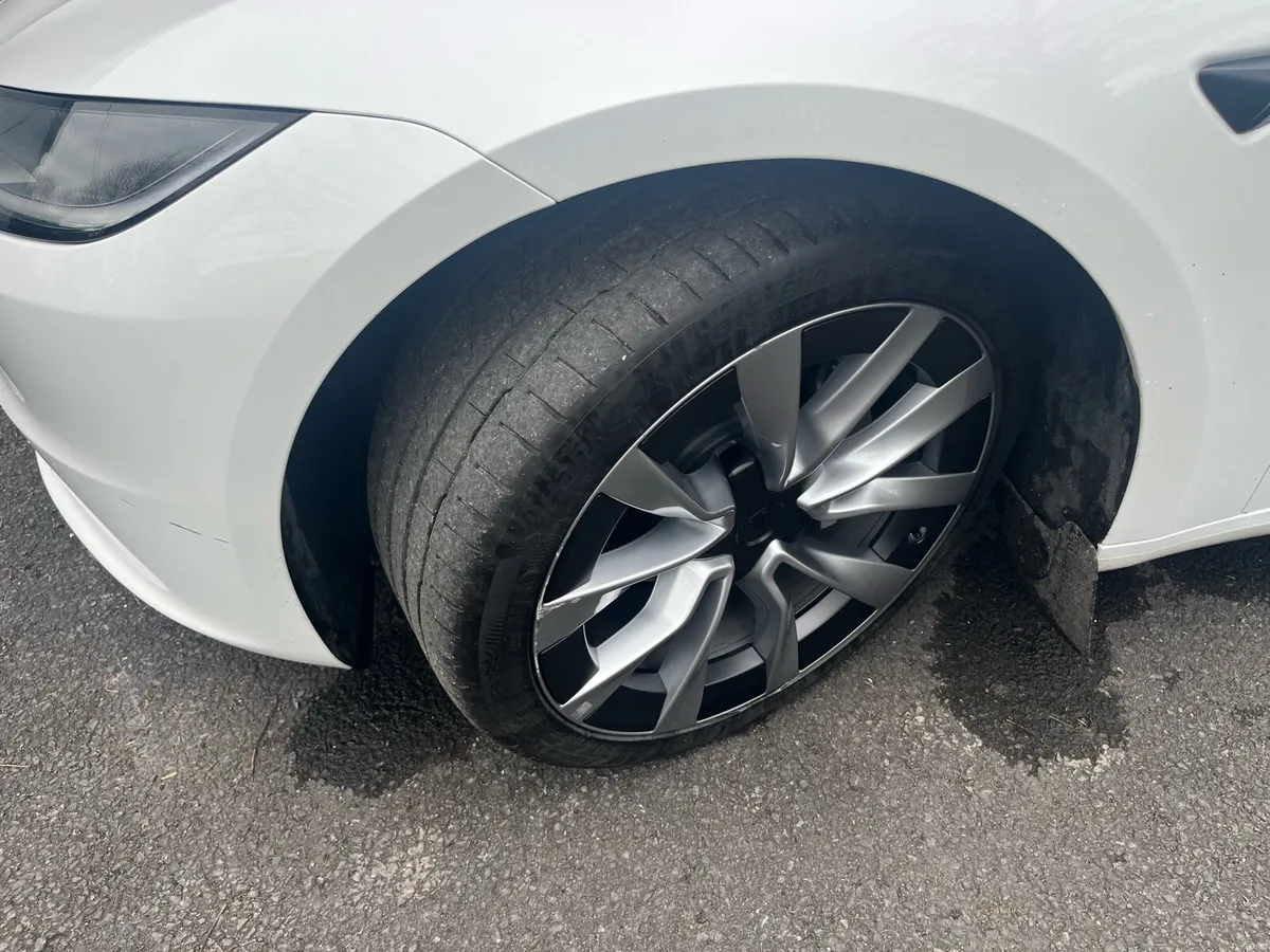 Tesla Model 3 - Image 2