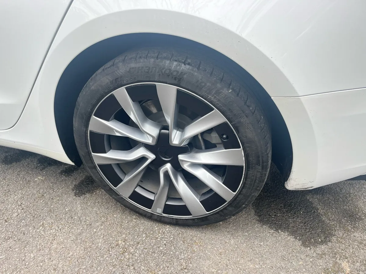 Tesla Model 3 - Image 4