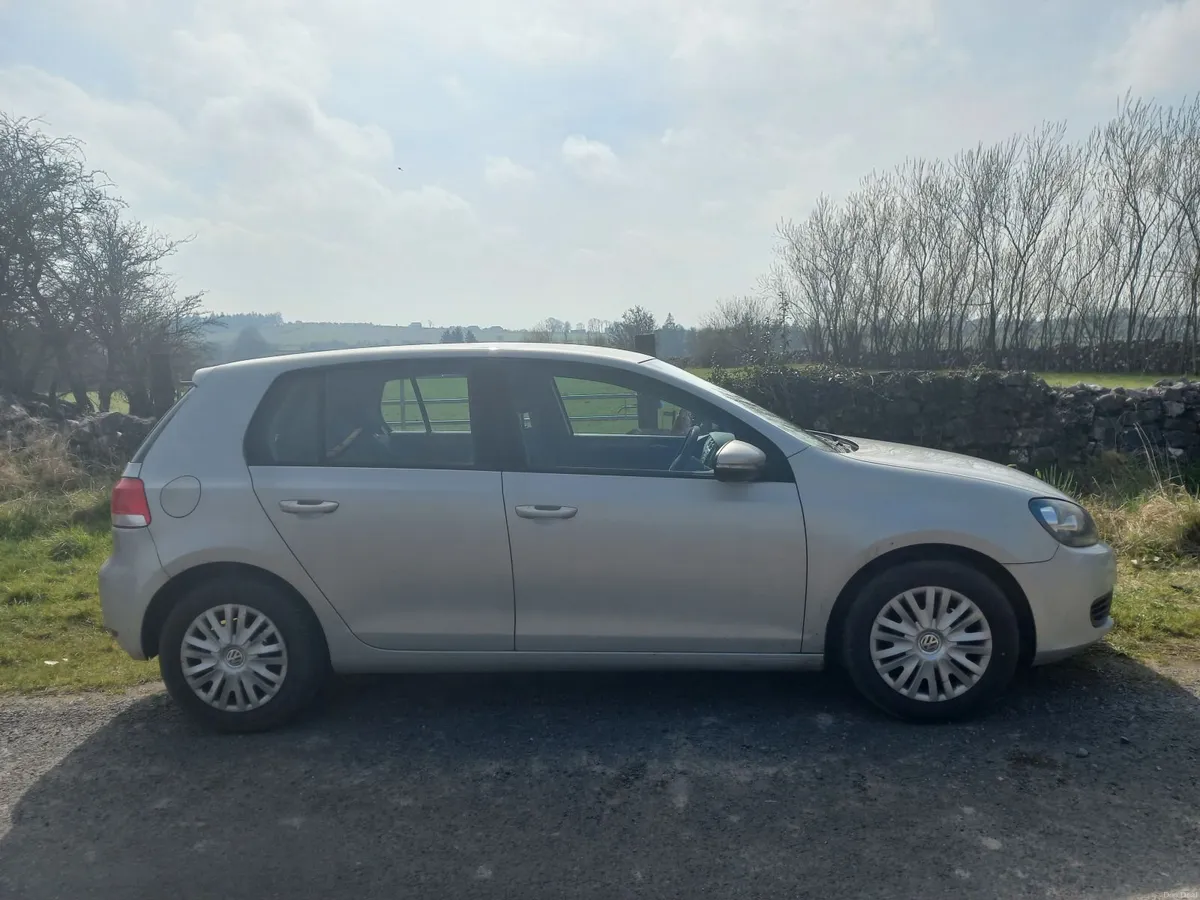 Volkswagen Golf 2010 - Image 2