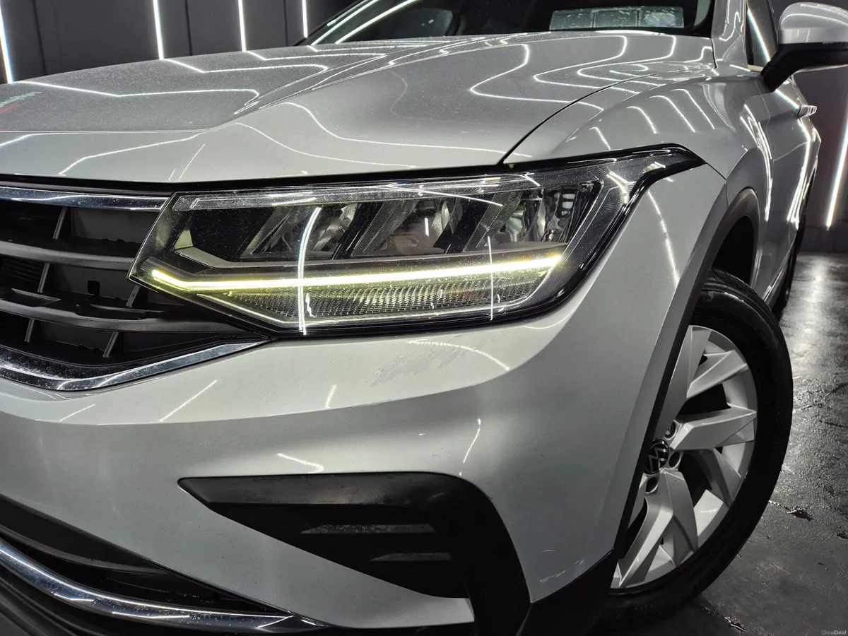 Volkswagen Tiguan 2023 - Image 3