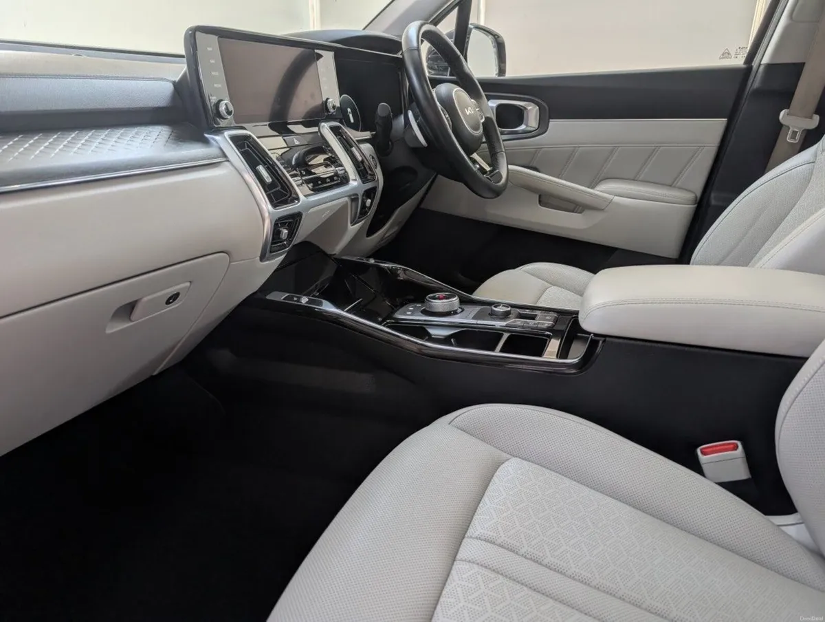 Kia Sorento PHEV K3 5 Seat - Image 6