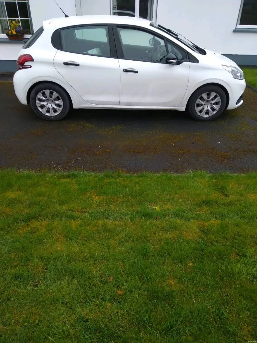 181 Peugeot 208 4 Door 1.2 L - Image 1