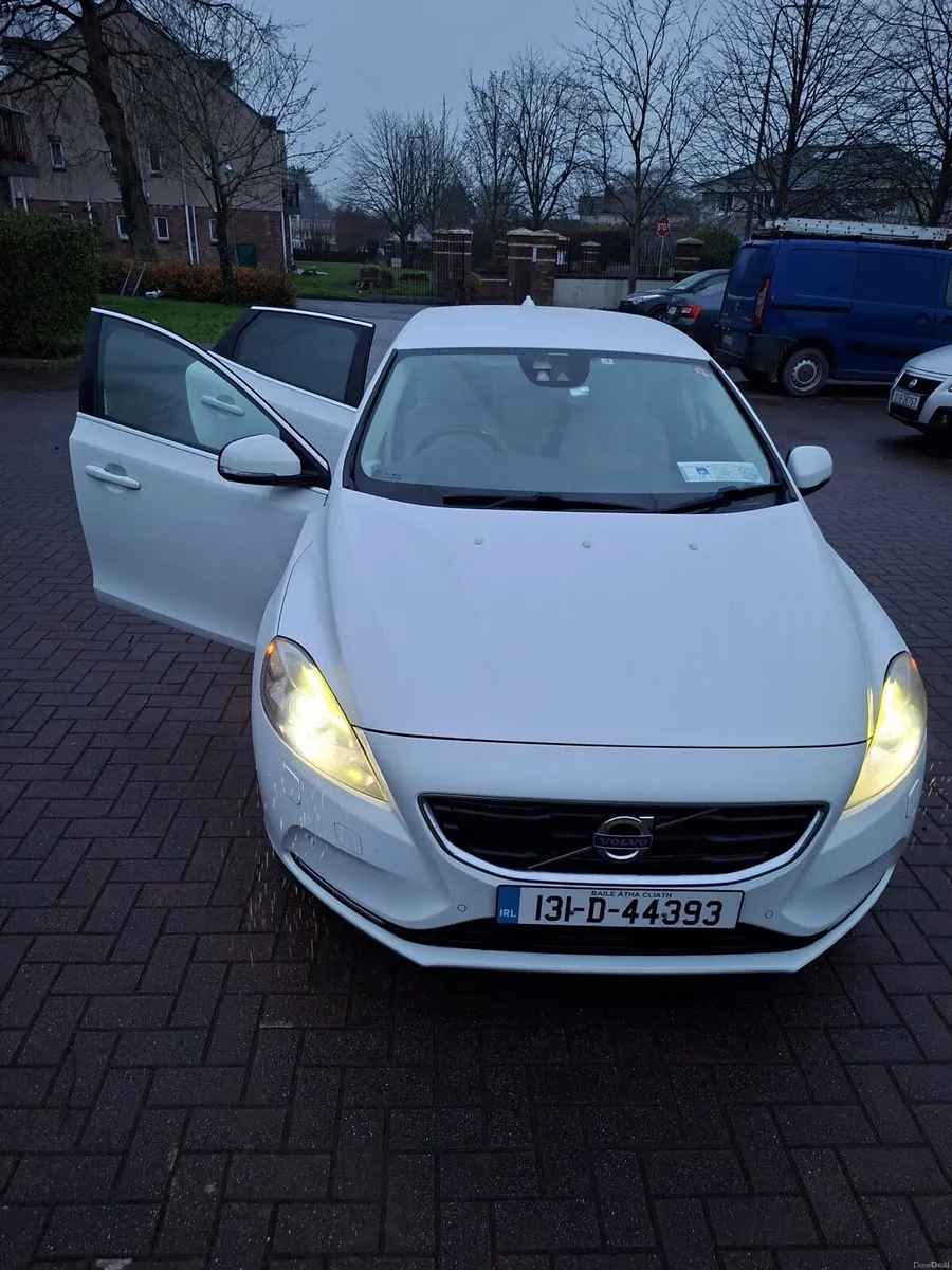 Volvo V-40 1.6 petrol automatic 2013 123000km - Image 2