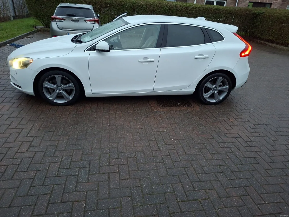 Volvo V-40 1.6 petrol automatic 2013 123000km - Image 3