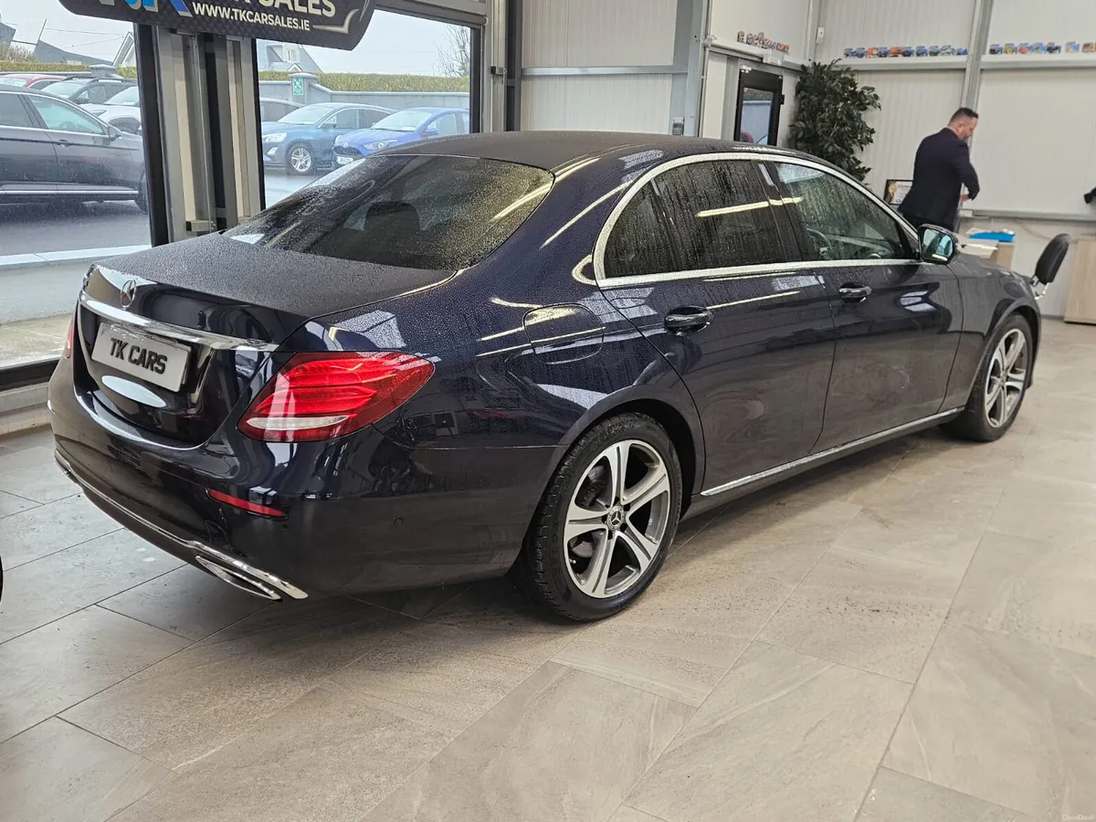 17 MERCEDES BENZ E-CLASS AVANTGARDE - Image 2