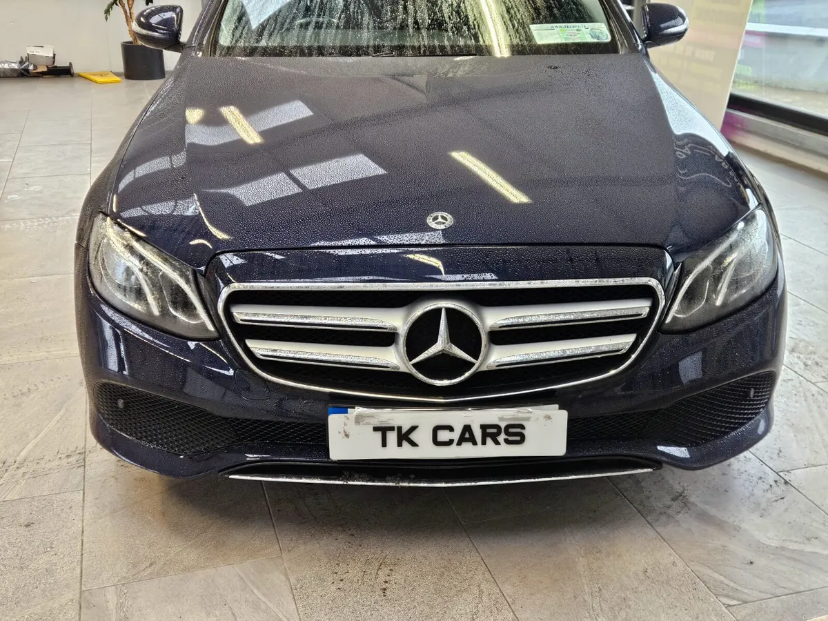 17 MERCEDES BENZ E-CLASS AVANTGARDE - Image 4