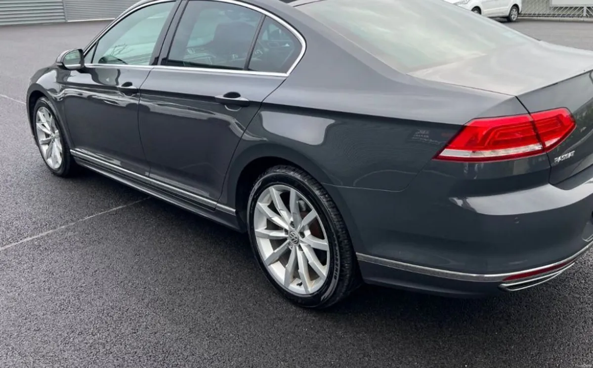 Vw passat 2.0TDI R-Line 2015 - Image 2