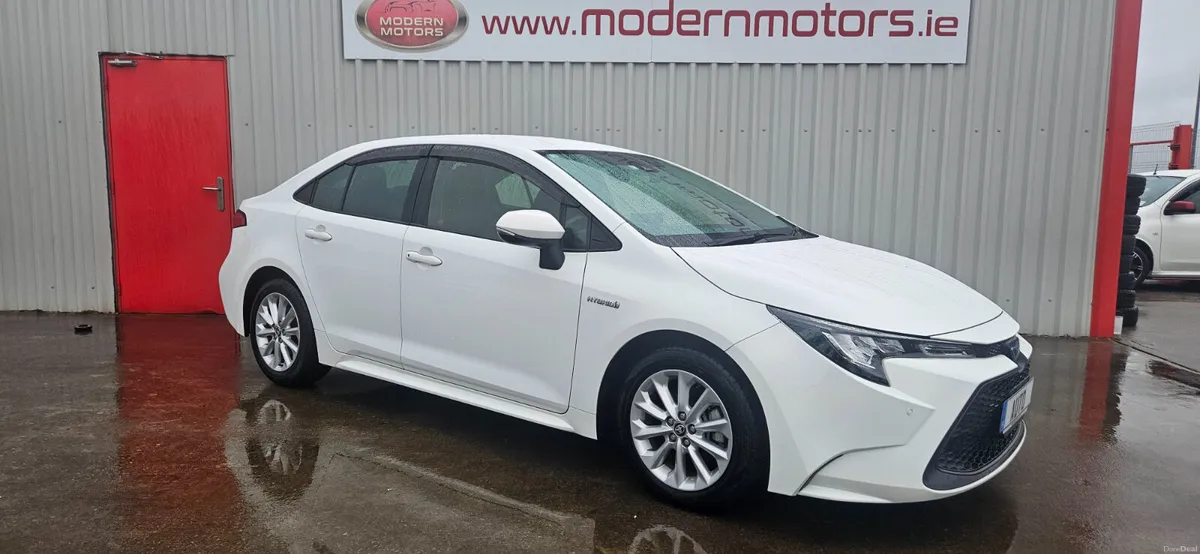 toyota corolla hybrid/petrol new model saloon auto - Image 1