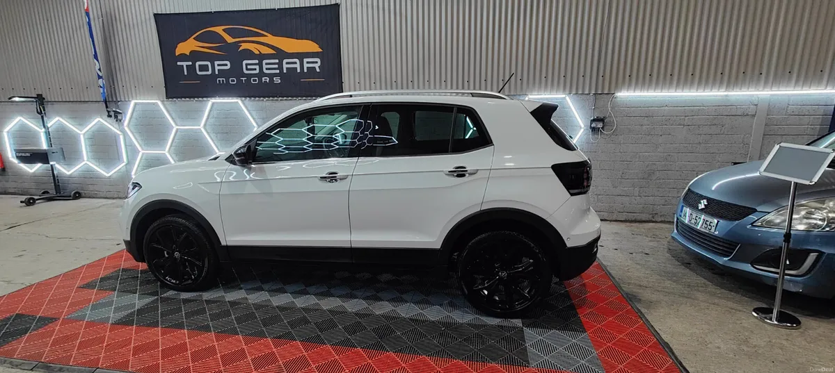 2023 VW T-CROSS Pear white - Image 1