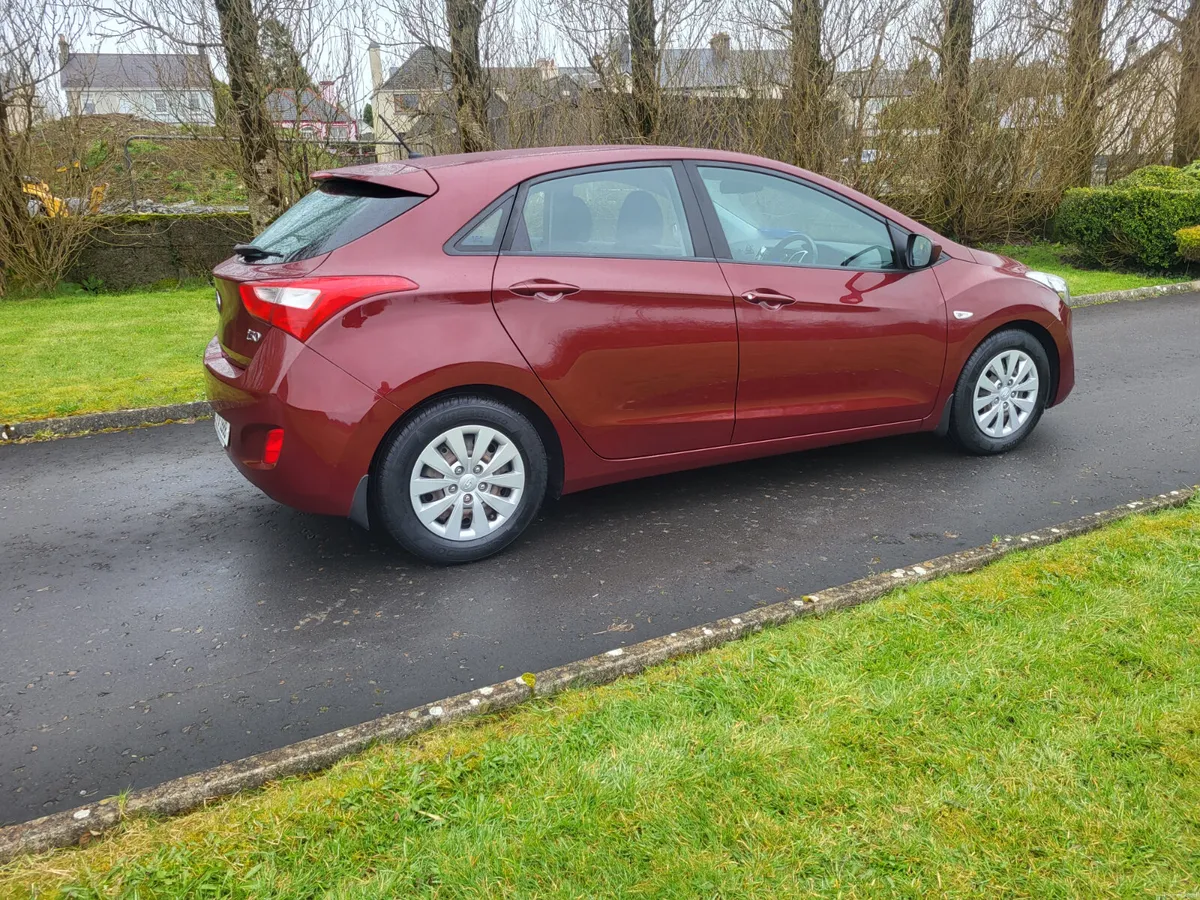 Hyundai i30  1.4 petrol.  Low kms - Image 2