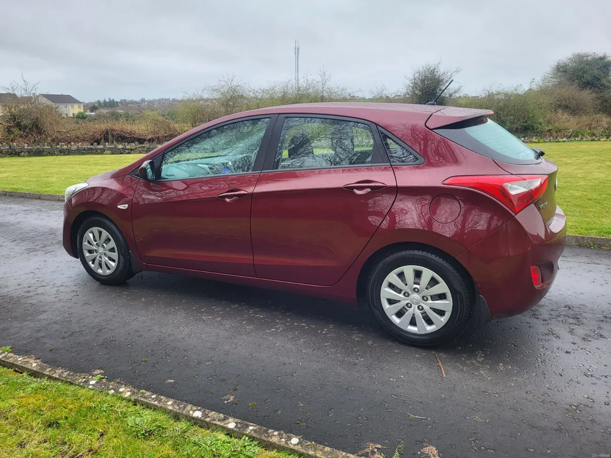 Hyundai i30  1.4 petrol.  Low kms - Image 4