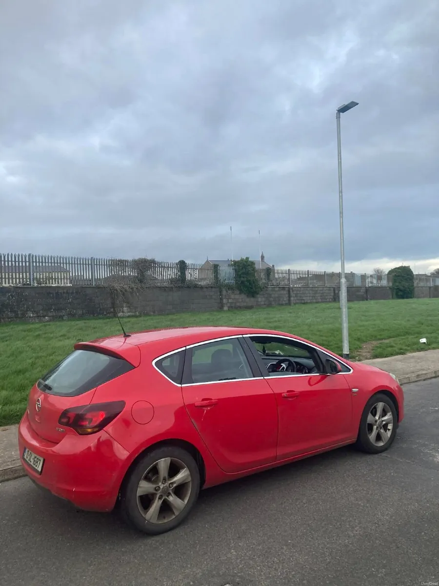 Opel Astra 2010 - Image 3