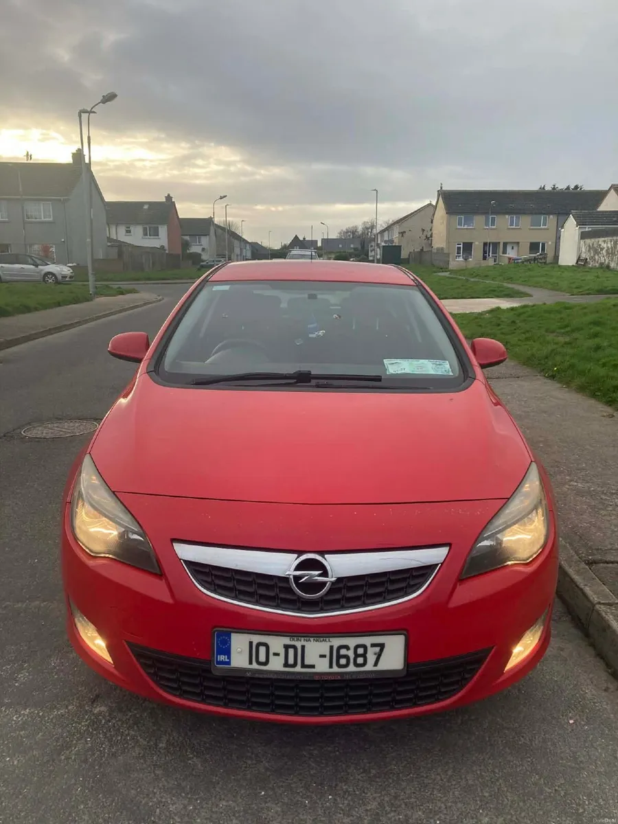 Opel Astra 2010 - Image 1