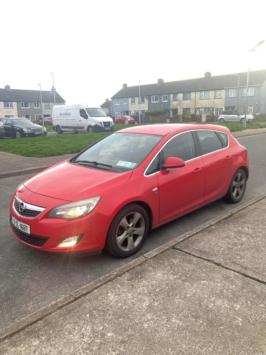 Opel Astra 2010 - Image 2