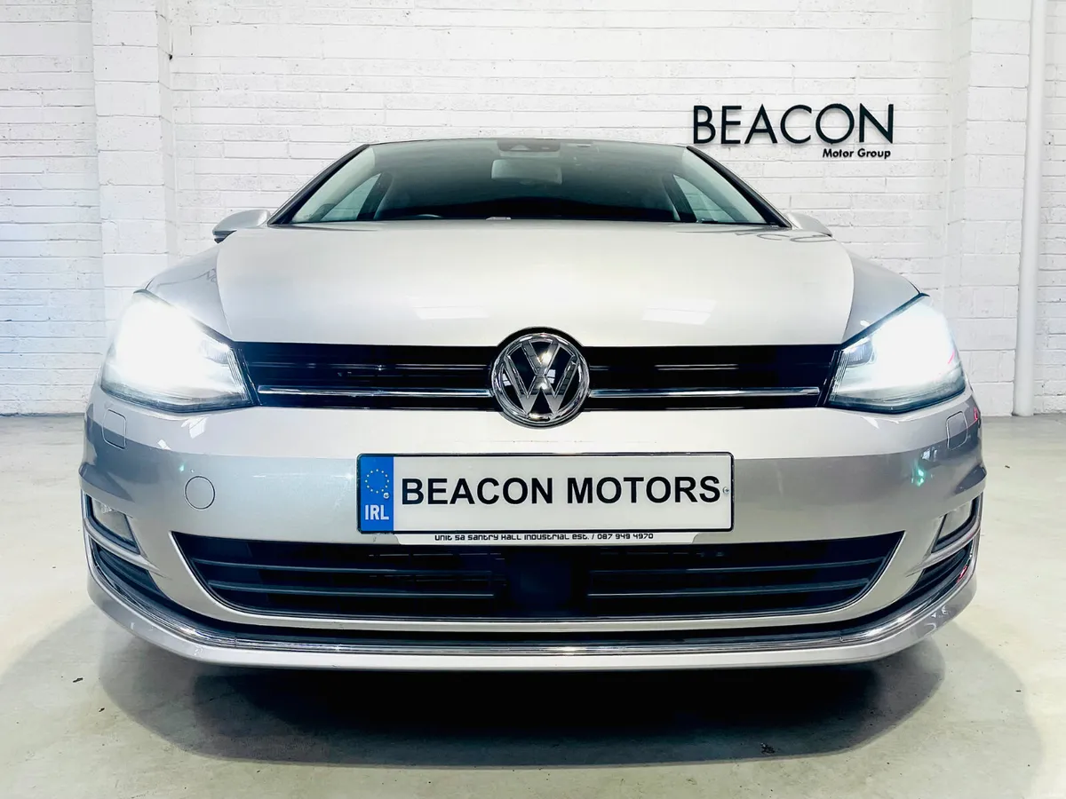 *ONLY 21,000*AUTO*LEATHER HEATED SPORT SEATS*VW GO - Image 4