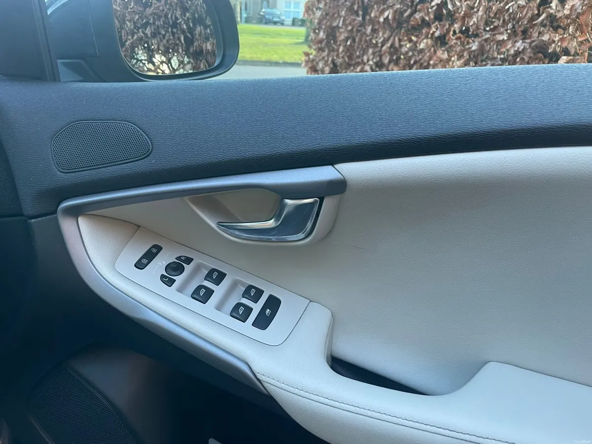 Volvo V40 D2 2.0 Diesel (152) – Drive E - Image 4