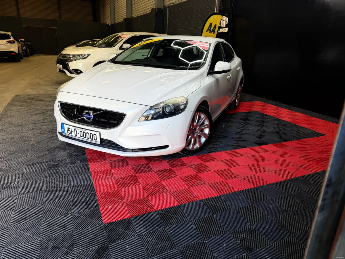 Volvo V40 2015 Automatic - Image 4