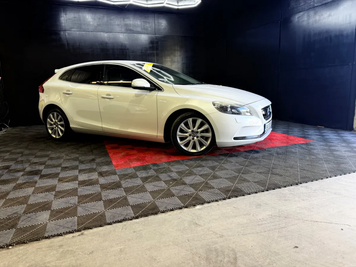 Volvo V40 2015 Auto - Image 2