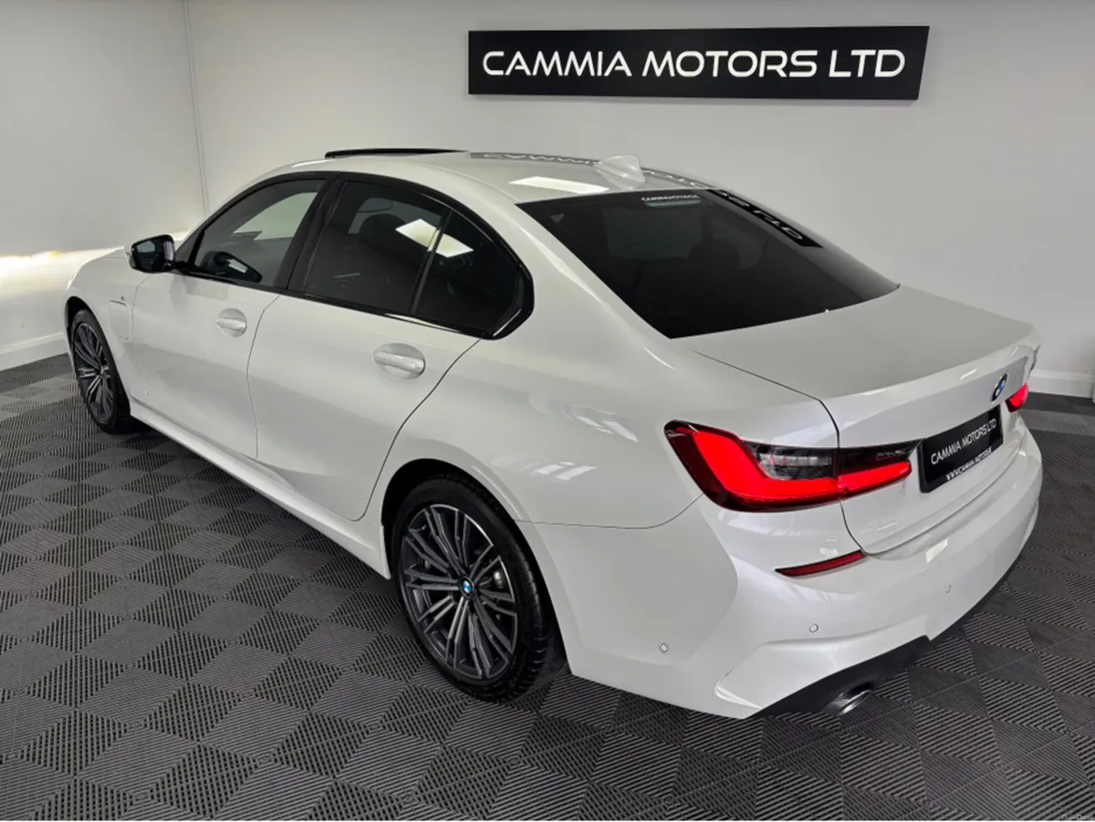 BMW 3-Series *BMW 330e* *SUNROOF* *HARMAN/KARDON* - Image 4