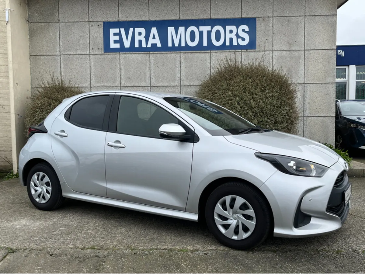 Toyota Yaris X HYBRID AUTOMATIC 1.5 PETROL //REVER - Image 3