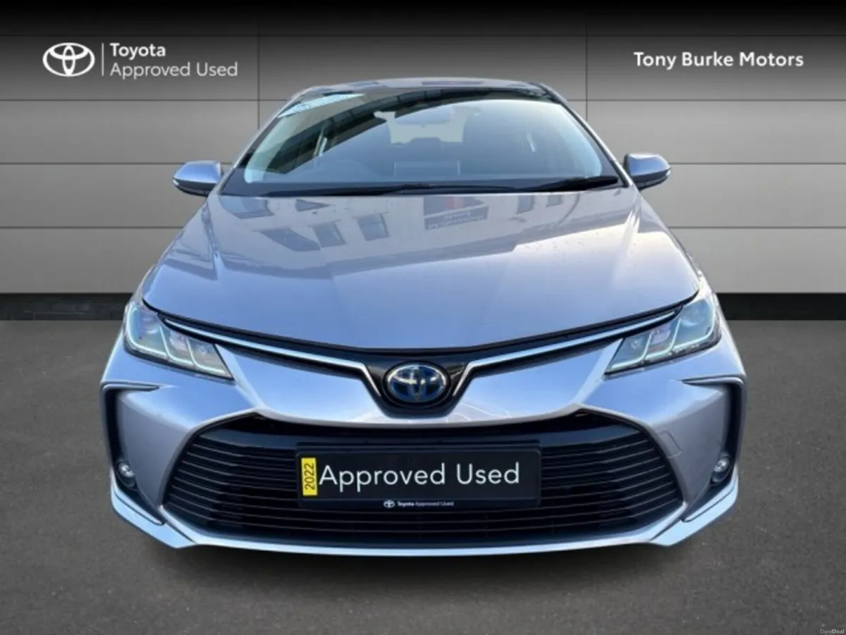 Toyota Corolla Saloon - Luna Edition - 1.8 Hybrid - Image 4