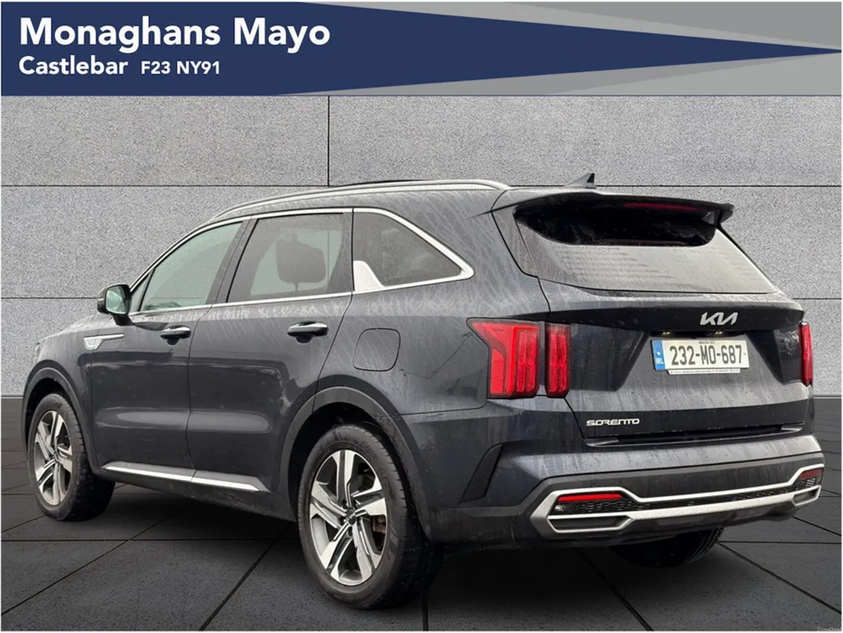 Kia Sorento 2.2 DIESEL AUTO 7 SEATS - Image 3
