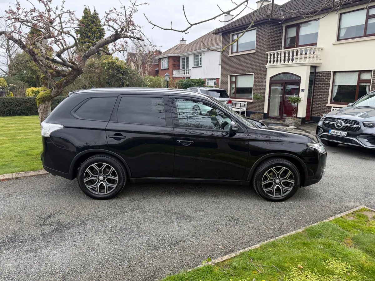 Mitsubishi Outlander 7 seater 2015 - Image 2